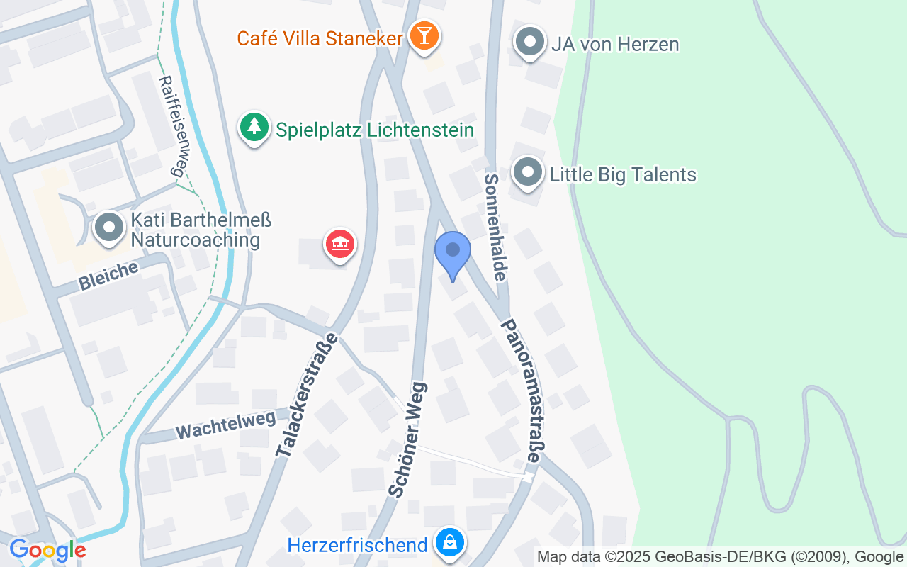 Freistehendes Einfamilienhaus mit Einliegerwohnung und Doppelgarage in Aussichtslage 