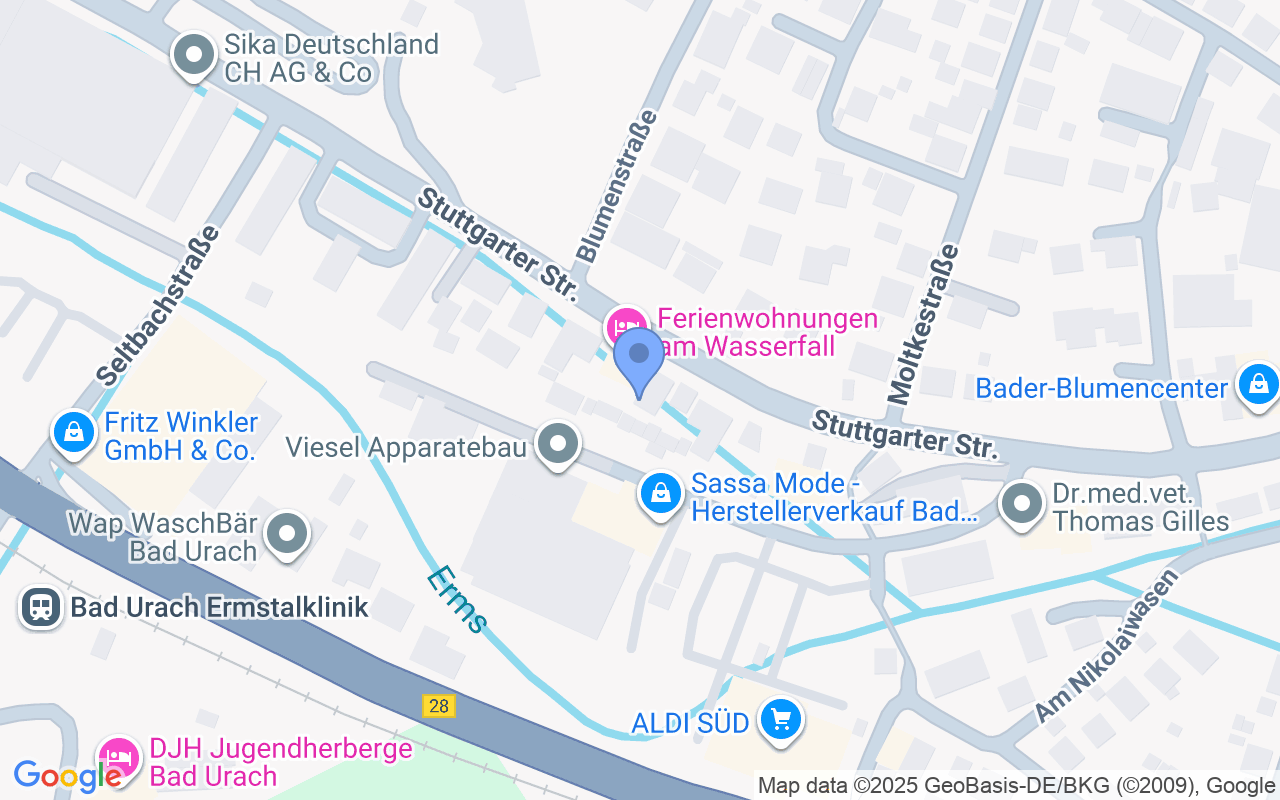 Attraktive Doppelhaushälfte mit Einliegerwohnung, Garten und 2 Garagen
