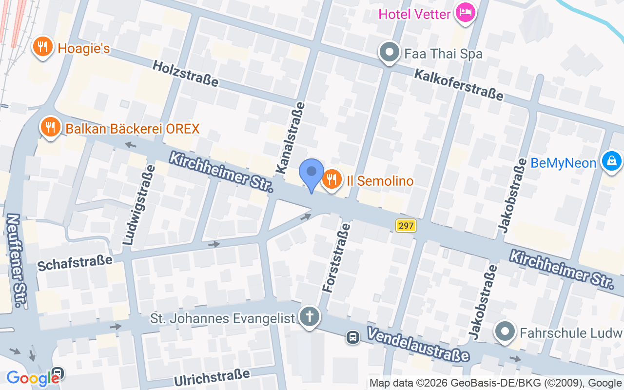 Wohn und Geschäftshaus mit Doppelgarage in zentraler Lage