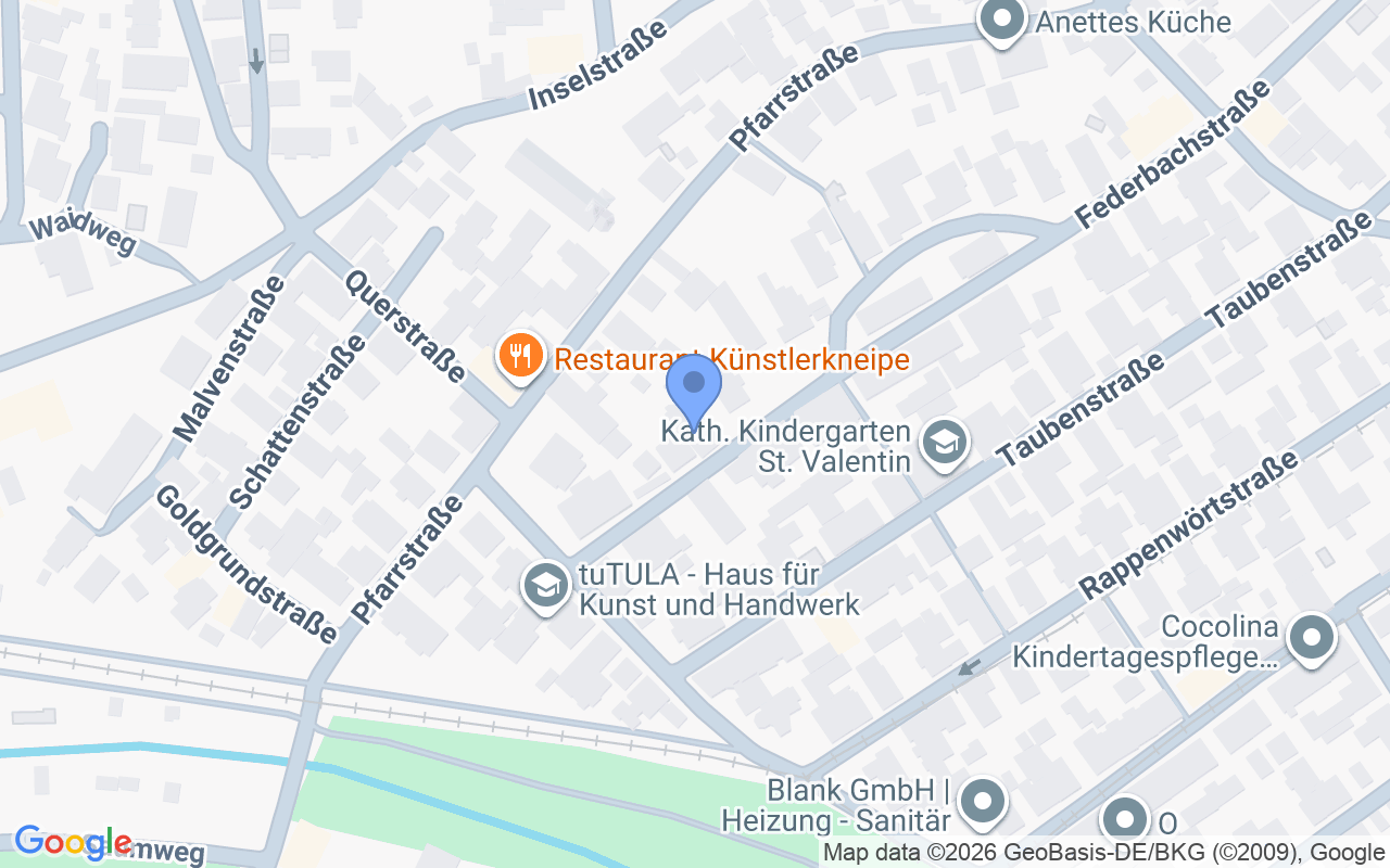 Charmante sanierungsbedürftige Doppelhaushälfte mit Altbaucharme, Doppelgarage und neuer Heizung