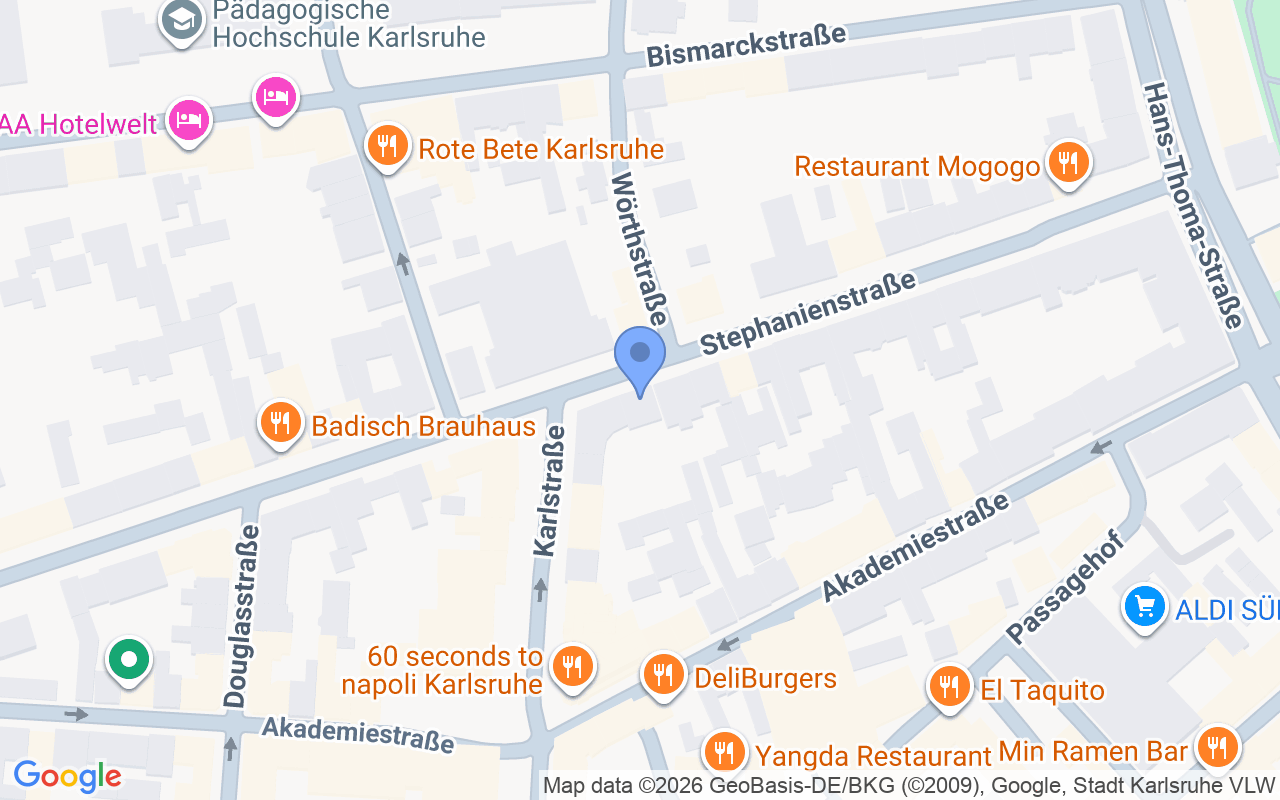 Historisches Wohn und Geschäftshaus mit parkähnlichem Garten und Potenzial für weiteren Neubau.