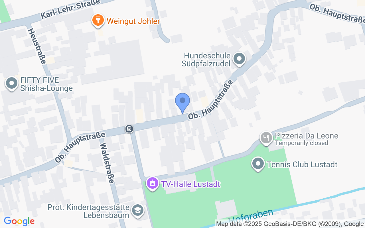 Einfamilienhaus mit Garage und Hof