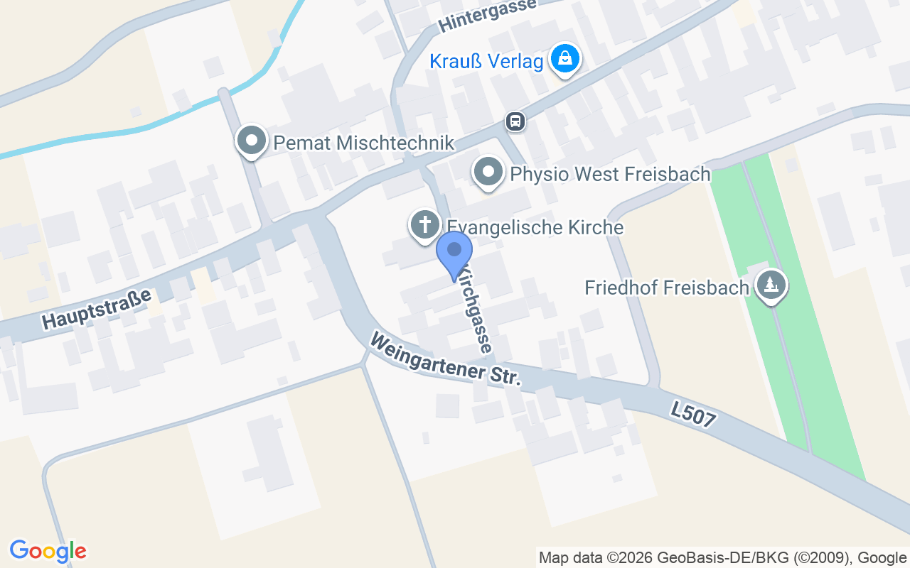 Großzügiges Grundstück mit zwei Wohnhäusern und Scheune