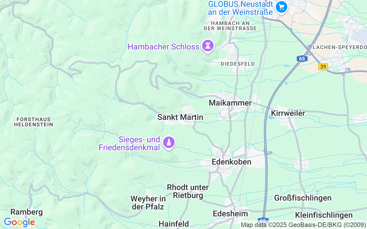 Potenzial zu Ferienwohnungen: Mehrfamilienhaus mit Bachzugang in Sankt Martin