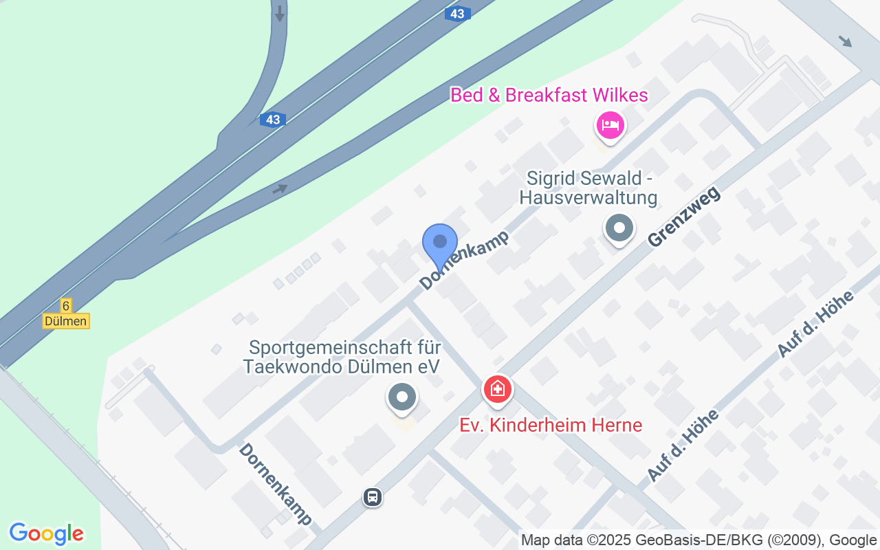 Einfamilienhaus mit Einlieger, Doppelgarage und Carport